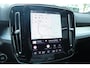 Volvo XC40 B4 Plus Black Edition | Panoramadak | Trekhaak | Verwarmbare voorstoelen, achterbank en stuurwiel | 360 graden camera | Premium audio by Harman Kardon | Apple carplay/Android auto