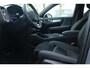 Volvo XC40 B4 Plus Black Edition | Panoramadak | Trekhaak | Verwarmbare voorstoelen, achterbank en stuurwiel | 360 graden camera | Premium audio by Harman Kardon | Apple carplay/Android auto