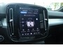 Volvo XC40 B4 Plus Black Edition | Panoramadak | Trekhaak | Verwarmbare voorstoelen, achterbank en stuurwiel | 360 graden camera | Premium audio by Harman Kardon | Apple carplay/Android auto