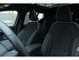 Volvo XC40 B4 Plus Black Edition | Panoramadak | Trekhaak | Verwarmbare voorstoelen, achterbank en stuurwiel | 360 graden camera | Premium audio by Harman Kardon | Apple carplay/Android auto