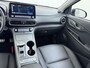 Hyundai Kona Limited 64kWh | 1ste eigenaar | ACCU 98% | LEER | Electrische stoelen | Dodehoekdetectie | AUTOMAAT