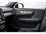 Volvo EX40 Single Motor Extended Range Ultra Europa 82 kWh Black Edition | Getint glas | Nubuck | Panoramadak | Harman/Kardon | Stoelverwarming voor + achter | Keyless | 20" Velgen |