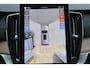 Volvo XC90 T8 Recharge AWD Ultra Dark - Luchtvering - Panorama/schuifdak - IntelliSafe Assist & Surround - 360º Camera - Bowers & Wilkins audio - Adaptieve LED koplampen - Verwarmde voorstoelen, stuur & achterbank - Parkeersensoren voor & achter - Elektr. bedienb. voorstoelen met geheugen - Draadloze tel. lader - Inklapbare trekhaak - 21' LMV