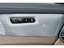 Volvo XC90 T8 Recharge AWD Ultra Dark - Luchtvering - Panorama/schuifdak - IntelliSafe Assist & Surround - 360º Camera - Bowers & Wilkins audio - Adaptieve LED koplampen - Verwarmde voorstoelen, stuur & achterbank - Parkeersensoren voor & achter - Elektr. bedienb. voorstoelen met geheugen - Draadloze tel. lader - Inklapbare trekhaak - 21' LMV