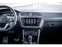 Volkswagen Tiguan 1.5 TSI R-Line Business+ | Achteruitrijcamera | Afneembare trekhaak | Elektrisch bedienbare achterklep met sensorsturing