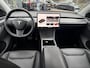Tesla Model Y Long Range AWD 75 kWh VAN: 38.900,- VOOR: 35.877,- UW HERFSTVOORDEEL: 3.023,-|SOH 92%| ORIGINEEL NED. NAP| 1STE EIGENAAR!| FABRIEKSGARANTIE OP ACCU & AANDRIJFLIJN TOT 2031 OF 192.000 KM| BTW VERREKENBAAR|