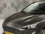 Ford Focus Wagon 1.0 EcoBoost Titanium X Sport Automaat (APPLE CARPLAY, GROOT NAVI, CAMERA, STUUR/STOELVERWARMING, KEYLESS, SPORTSTOELEN, GETINT GLAS, LANE ASSIST, NIEUWSTAAT)