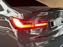 BMW 3-Serie 320i M-sport Head Up Leer Navi PDC Virtual 20'' LM velgen Climate voor en achter Matrix