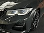 BMW 3-Serie 320i M-sport Head Up Leer Navi PDC Virtual 20'' LM velgen Climate voor en achter Matrix