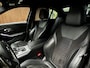 BMW 3-Serie 320i M-sport Head Up Leer Navi PDC Virtual 20'' LM velgen Climate voor en achter Matrix