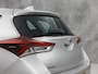 Toyota Auris 1.8 Hybrid Sport Automaat (NAVIGATIE, CAMERA, CRUISE, SPORTSTOELEN, KEYLESS, LM VELGEN, NIEUWSTAAT)