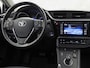 Toyota Auris 1.8 Hybrid Sport Automaat (NAVIGATIE, CAMERA, CRUISE, SPORTSTOELEN, KEYLESS, LM VELGEN, NIEUWSTAAT)