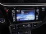 Toyota Auris 1.8 Hybrid Sport Automaat (NAVIGATIE, CAMERA, CRUISE, SPORTSTOELEN, KEYLESS, LM VELGEN, NIEUWSTAAT)