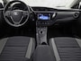 Toyota Auris 1.8 Hybrid Sport Automaat (NAVIGATIE, CAMERA, CRUISE, SPORTSTOELEN, KEYLESS, LM VELGEN, NIEUWSTAAT)