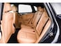 Porsche Macan 2.0 Panoramadak - Luchtvering - Privacybeglazing - Porsche Entry & Drive - Stoelverwarming voorin - Comfort Memory - Stuurwielverwarming - SportDesign dorpelbekledingen -