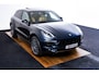 Porsche Macan 2.0 Panoramadak - Luchtvering - Privacybeglazing - Porsche Entry & Drive - Stoelverwarming voorin - Comfort Memory - Stuurwielverwarming - SportDesign dorpelbekledingen -