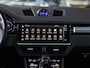 Porsche Cayenne 3.0 E-Hybrid Platinum Edition | SPORTDESIGN | SPORTCHRONO | MOONLIGHTBLUE | ELEKTR. TREKHAAK | SOFTCLOSE | ADAPTIVE CRUISE CONTROL | HEAD-UP | BOSE | 22 INCH | PASM LUCHTVERING | PANORAMA/SCHUIF-KANTELDAK | 18-WEG STOELEN |