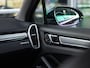 Porsche Cayenne 3.0 E-Hybrid Platinum Edition | SPORTDESIGN | SPORTCHRONO | MOONLIGHTBLUE | ELEKTR. TREKHAAK | SOFTCLOSE | ADAPTIVE CRUISE CONTROL | HEAD-UP | BOSE | 22 INCH | PASM LUCHTVERING | PANORAMA/SCHUIF-KANTELDAK | 18-WEG STOELEN |