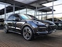 Porsche Cayenne 3.0 E-Hybrid Platinum Edition | SPORTDESIGN | SPORTCHRONO | MOONLIGHTBLUE | ELEKTR. TREKHAAK | SOFTCLOSE | ADAPTIVE CRUISE CONTROL | HEAD-UP | BOSE | 22 INCH | PASM LUCHTVERING | PANORAMA/SCHUIF-KANTELDAK | 18-WEG STOELEN |