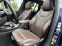 BMW iX3 High Executive 80 kWh M-SPORT SHADOW| SOH 99%| VAN: 43.900,- VOOR: 40.877,- UW HERFSTVOORDEEL: 3.023,| SUPER COMPLEET!| 360 CAMERA| HARMAN KARDON| ELEKTRISCHE STOELEN| HUD|DRIVING ASS. PROFF!| ELEKTRISCHE ACHTERKLEP| GESTURE CONTROL|