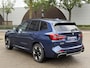 BMW iX3 High Executive 80 kWh M-SPORT SHADOW| SOH 99%| VAN: 43.900,- VOOR: 40.877,- UW HERFSTVOORDEEL: 3.023,| SUPER COMPLEET!| 360 CAMERA| HARMAN KARDON| ELEKTRISCHE STOELEN| HUD|DRIVING ASS. PROFF!| ELEKTRISCHE ACHTERKLEP| GESTURE CONTROL|