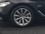 BMW 5-Serie Touring 530e xDrive Business Edition Plus 293pk Dealer O.H. | Panodak | Adaptive Cruise | Head Up | Laser LED | 360 Camera | Lederen Comfortzetels Verwarmd | Sfeerverlichting | Keyless | Blis | Apple Carplay | Hifi Audio | Navigatie | DAB | Plug In Hybrid |