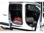 Peugeot e-Partner 136 L1 50 kWh | Fase 3 laden | Navigatie | Camera | 3-Zits | Parkeersensoren voor + achter | Apple carplay |