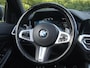 BMW 3-Serie 318i Business Edition | M-Pakket | Panoramadak | Trekhaak | Camera | Sfeerverlichting | Sportstoelen | NL-Auto |