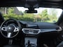 BMW 3-Serie 318i Business Edition | M-Pakket | Panoramadak | Trekhaak | Camera | Sfeerverlichting | Sportstoelen | NL-Auto |