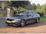 BMW 3-Serie 318i Business Edition | M-Pakket | Panoramadak | Trekhaak | Camera | Sfeerverlichting | Sportstoelen | NL-Auto |