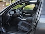 BMW 3-Serie 318i Business Edition | M-Pakket | Panoramadak | Trekhaak | Camera | Sfeerverlichting | Sportstoelen | NL-Auto |