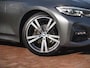 BMW 3-Serie 318i Business Edition | M-Pakket | Panoramadak | Trekhaak | Camera | Sfeerverlichting | Sportstoelen | NL-Auto |