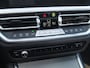 BMW 3-Serie 318i Business Edition | M-Pakket | Panoramadak | Trekhaak | Camera | Sfeerverlichting | Sportstoelen | NL-Auto |