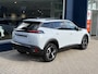 Peugeot 2008 1.2 Hybrid 145 PK Allure | NETTO DEAL | Automaat Hybride | BOUWJAAR 6-2026 DEMO MET €10.000 VOORDEEL | 360 Graden Camera | Dode Hoek Detectie | Parkeersensoren V+A | Hoge Zitpositie | Climate Control | Stoelverwarming | Navigatie via Telefoon | Dakrails | Cruise Control | Apple Carplay & Android Auto draadloos | LED Verlichting | 17" Lichtmetalen Velgen |