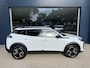 Peugeot 2008 1.2 Hybrid 145 PK Allure | NETTO DEAL | Automaat Hybride | BOUWJAAR 6-2026 DEMO MET €10.000 VOORDEEL | 360 Graden Camera | Dode Hoek Detectie | Parkeersensoren V+A | Hoge Zitpositie | Climate Control | Stoelverwarming | Navigatie via Telefoon | Dakrails | Cruise Control | Apple Carplay & Android Auto draadloos | LED Verlichting | 17" Lichtmetalen Velgen |