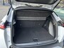 Peugeot 2008 1.2 Hybrid 145 PK Allure | NETTO DEAL | Automaat Hybride | BOUWJAAR 6-2026 DEMO MET €10.000 VOORDEEL | 360 Graden Camera | Dode Hoek Detectie | Parkeersensoren V+A | Hoge Zitpositie | Climate Control | Stoelverwarming | Navigatie via Telefoon | Dakrails | Cruise Control | Apple Carplay & Android Auto draadloos | LED Verlichting | 17" Lichtmetalen Velgen |