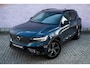 Volvo XC40 2.0 B4 Plus Dark | Trekhaak | Harman Kardon Audio | Achteruitrijcamera | Parkeersensoren | Keyless Entry | Elektrische Achterklep | Elektrisch Verstelbare Voorstoelen | Stoelverwarming | Google Navigatie | Apple Carplay | Android Auto |