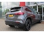 Mercedes-Benz GLA 250 e AMG Line | PANORAMISCH SCHUIF/KANTEL DAK | SFEER VERLICHTING | ELEKTRISCH BEDIENBARE VOORSTOELEN MET GEHEUGENFUNCTIE EN "ZITKINEMATICA" | DRAADLOZE APPLE CARPLAY/ANDROID AUTO | NIGHT PAKKET: DAKRELING ZWART, ZIJRUITEN EN ACHTERRUITEN ZWART, LICHTMETALEN VELGEN 19" ZWART | HEAD UP DISPLAY | REALITY-NAVIGATIE | 360° CAMERA | MULTI BEAM LED KOPLAMPEN | DODEHOEK DETECTIE | ADAPTIVE CRUISE CONTROL | KEYLESS GO | ELEKTRISCH BEDIENBARE ACHTERKLEP | DRAADLOZE TELEFOONLADER | PREMIUM AUDIO | STOEL VERWARMING |