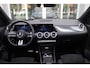 Mercedes-Benz GLA 250 e AMG Line | PANORAMISCH SCHUIF/KANTEL DAK | SFEER VERLICHTING | ELEKTRISCH BEDIENBARE VOORSTOELEN MET GEHEUGENFUNCTIE EN "ZITKINEMATICA" | DRAADLOZE APPLE CARPLAY/ANDROID AUTO | NIGHT PAKKET: DAKRELING ZWART, ZIJRUITEN EN ACHTERRUITEN ZWART, LICHTMETALEN VELGEN 19" ZWART | HEAD UP DISPLAY | REALITY-NAVIGATIE | 360° CAMERA | MULTI BEAM LED KOPLAMPEN | DODEHOEK DETECTIE | ADAPTIVE CRUISE CONTROL | KEYLESS GO | ELEKTRISCH BEDIENBARE ACHTERKLEP | DRAADLOZE TELEFOONLADER | PREMIUM AUDIO | STOEL VERWARMING |