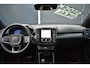 Volvo EC40 Single Motor Extended Range Ultra Europa 82 kWh | Panoramadak | 20 inch Lichtmetalen Velgen | 360 graden Camera | BLIS | Adaptieve Cruise Control | Keyless | Extra Getint Glas | Google Navigatie | Apple Carplay | Nubuck Interieur | Elektrisch verstelbare voorstoelen | Stoel-/Stuurwielverwarming | Warmtepomp |