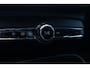 Volvo EC40 Single Motor Plus Europa 70 kWh Apple carplay / Android auto | Electronic climate control | 19" lichtmetalen velgen | Panorama dak | Warmtepomp | Voorstoelen verwarmd | Achterbank verwarmd |