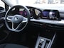 Volkswagen Golf Variant 1.5 eTSI Life 130 pk DSG | Trekhaak | Stoel- en stuurverwarming | Camera | Navigatie via App-connect | 18 inch Velgen