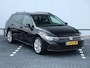 Volkswagen Golf Variant 1.5 eTSI Life 130 pk DSG | Trekhaak | Stoel- en stuurverwarming | Camera | Navigatie via App-connect | 18 inch Velgen