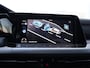 Volkswagen Golf Variant 1.5 eTSI Life 130 pk DSG | Trekhaak | Stoel- en stuurverwarming | Camera | Navigatie via App-connect | 18 inch Velgen