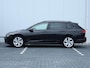 Volkswagen Golf Variant 1.5 eTSI Life 130 pk DSG | Trekhaak | Stoel- en stuurverwarming | Camera | Navigatie via App-connect | 18 inch Velgen