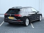 Volkswagen Golf Variant 1.5 eTSI Life 130 pk DSG | Trekhaak | Stoel- en stuurverwarming | Camera | Navigatie via App-connect | 18 inch Velgen