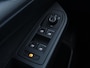 Volkswagen Golf Variant 1.5 eTSI Life 130 pk DSG | Trekhaak | Stoel- en stuurverwarming | Camera | Navigatie via App-connect | 18 inch Velgen