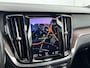 Volvo V60 Cross Country B5 AWD Pro | 19" | Trekhaak | Panoramadak | Head-Up | 360 Camera | Elektr. verst. Stoelen | Full LED | Harman Kardon