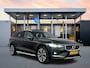 Volvo V60 Cross Country B5 AWD Pro | 19" | Trekhaak | Panoramadak | Head-Up | 360 Camera | Elektr. verst. Stoelen | Full LED | Harman Kardon
