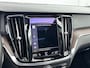 Volvo V60 Cross Country B5 AWD Pro | 19" | Trekhaak | Panoramadak | Head-Up | 360 Camera | Elektr. verst. Stoelen | Full LED | Harman Kardon